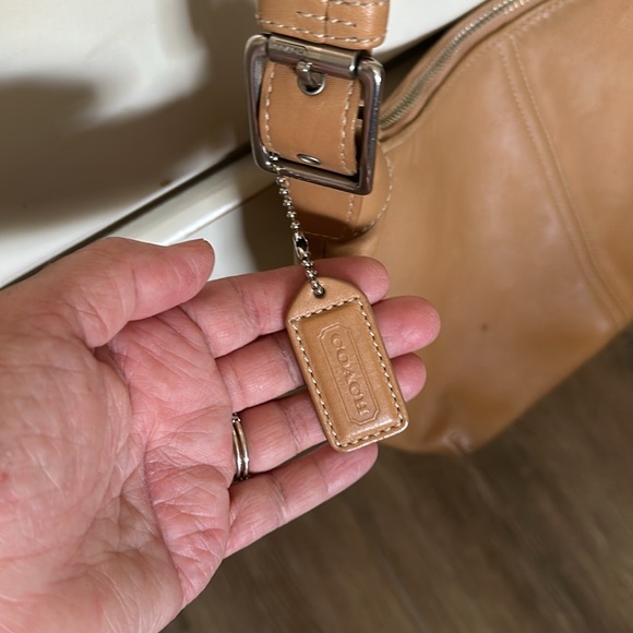 Vintage coach leather tan purse! - Picture 3 of 13